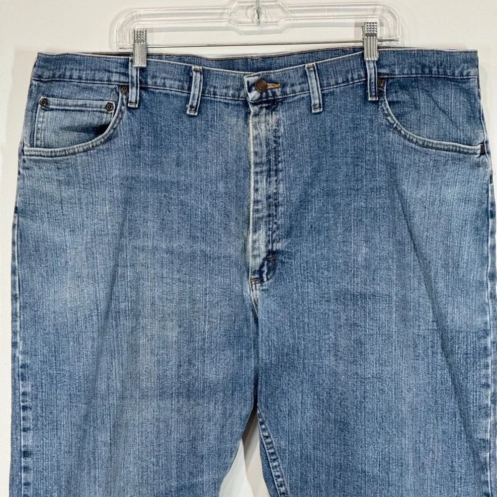 Wrangler Jeans Mens 44x28 Blue Authentic Relaxed Fit Straight Leg Denim Workwear